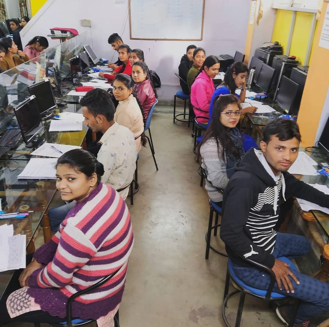 Yash Institute campus and classroom, image 1